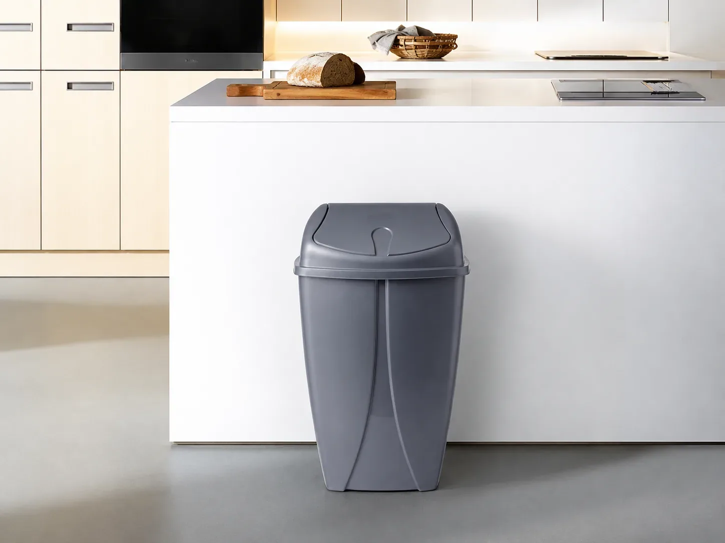Marian Plast | Flip top rubbish bin