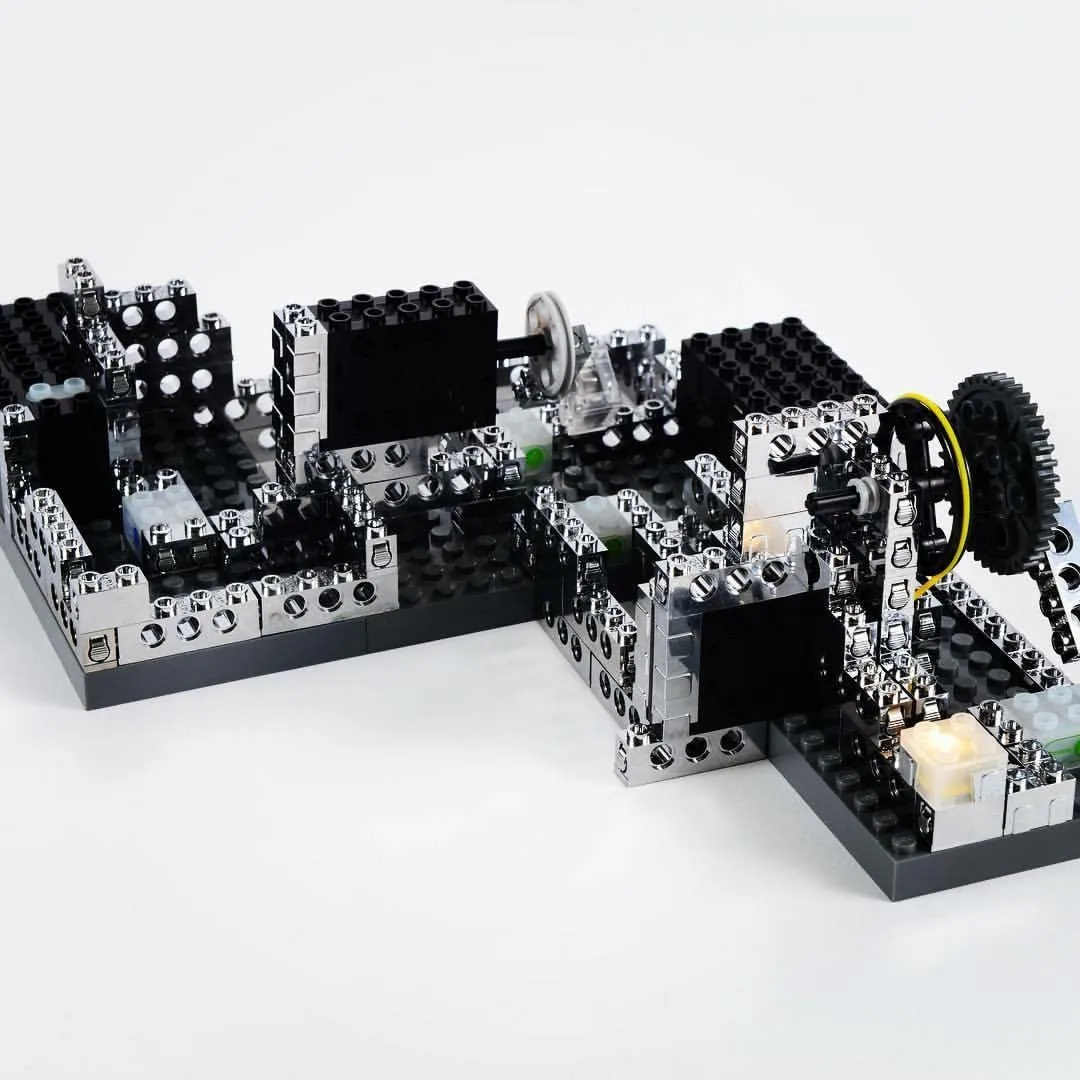 Brixo Toys | Conductive Lego Bricks — image 4