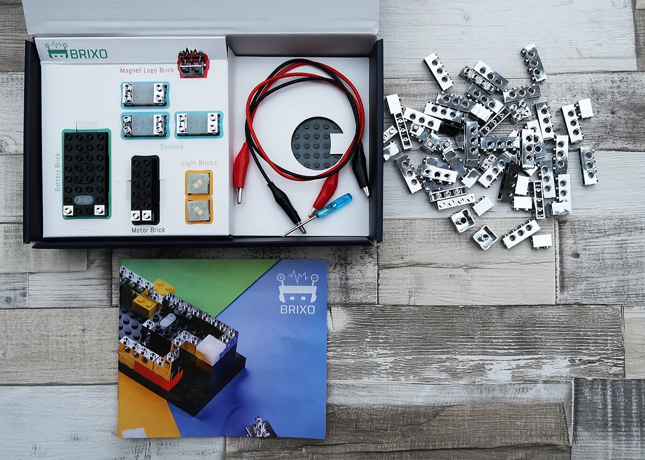 Brixo Toys | Conductive Lego Bricks — image 7